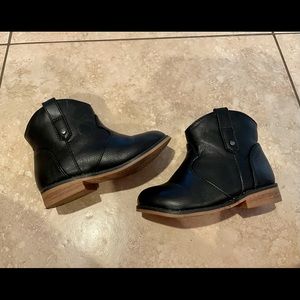 Toddler Girl Black Boots (Size 8)